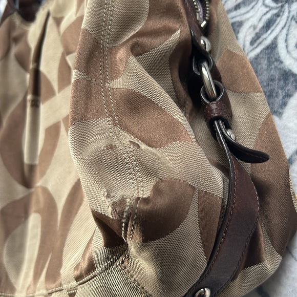 Large Coach satchel. See pics for wear on corners and straps - Picture 7 of 13